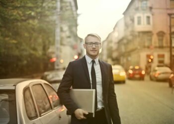 O que fazer em caso de sinistro Saiba o que fazer em casos de sinistro e como acionar o seguro. Receba as indenizações que você merece